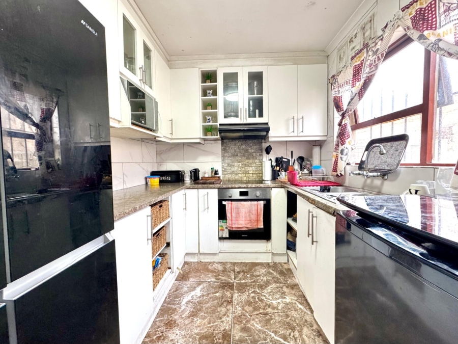 3 Bedroom Property for Sale in Beacon Valley Western Cape